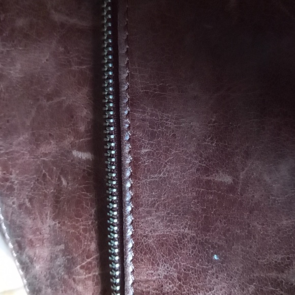 Danier Messenger Crossbody Leather Purse - Picture 12 of 13